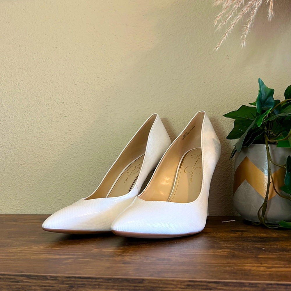 Jessica Simpson Size 10 Patent Leather White heels